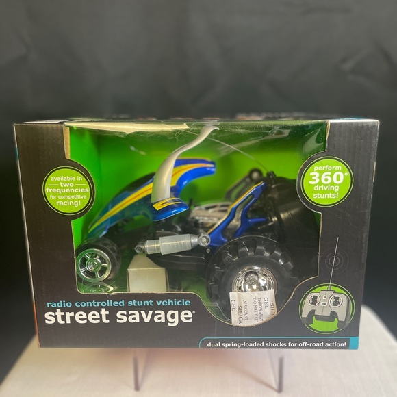 Radio controlled stunt vehicle - Picture 1 of 14